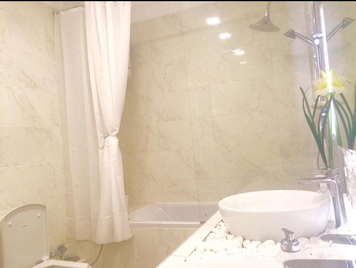 2 Bedrooms Heart Of City Center Chisinau Exterior foto